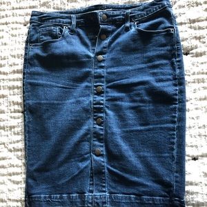 Universal Thread button front denim skirt